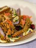 Fusilli con Cannolicchi, Salmone e Taggiasche