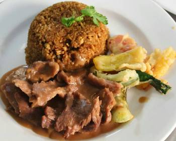 Ultimate, Prepare Pilau with braised steak of beef and mixed bell peppers Delicious