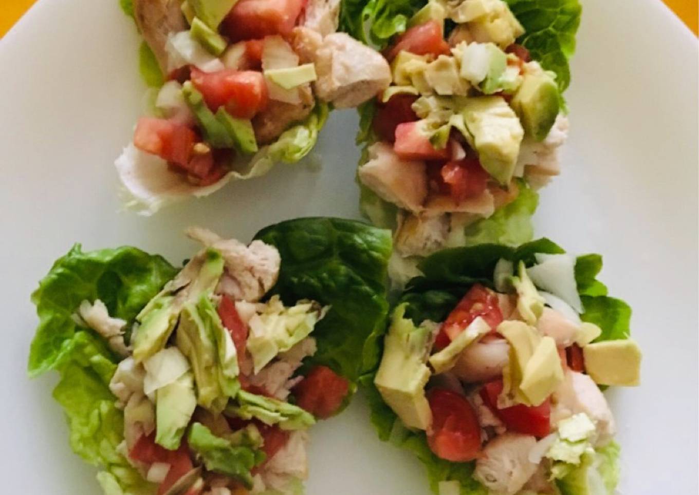 Wraps de lechuga con lomitos de pollo a la plancha, tomate, cebolla y aguacate π₯¬π
π₯