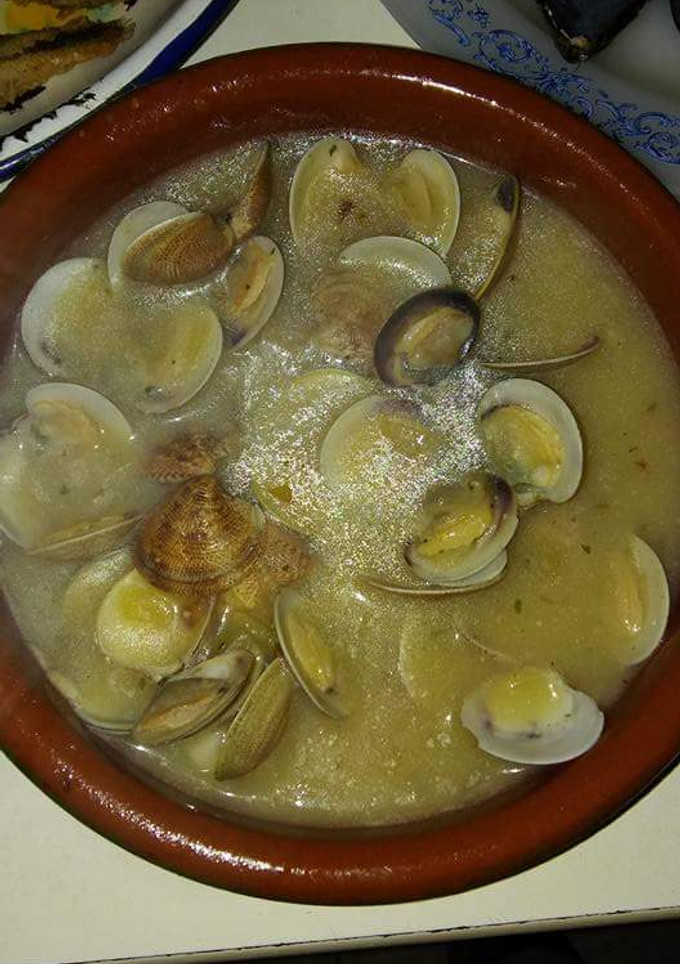 Una foto de Almejas en salsa