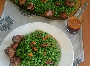 Una foto de Guisantes con costilla
