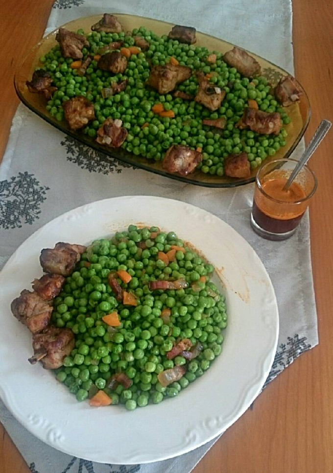 Una foto de Guisantes con costilla