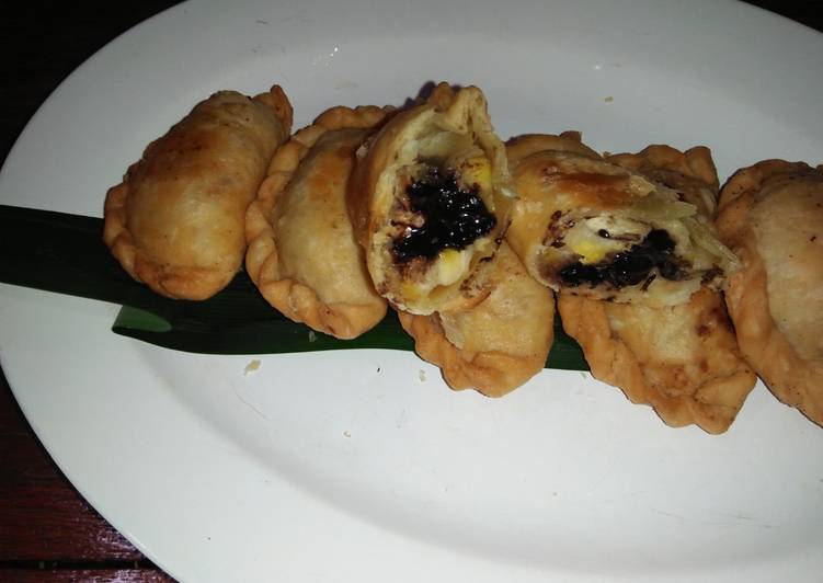 Bagaimana Menyiapkan Pastel Pisang Coklat Manis, Bikin Ngiler