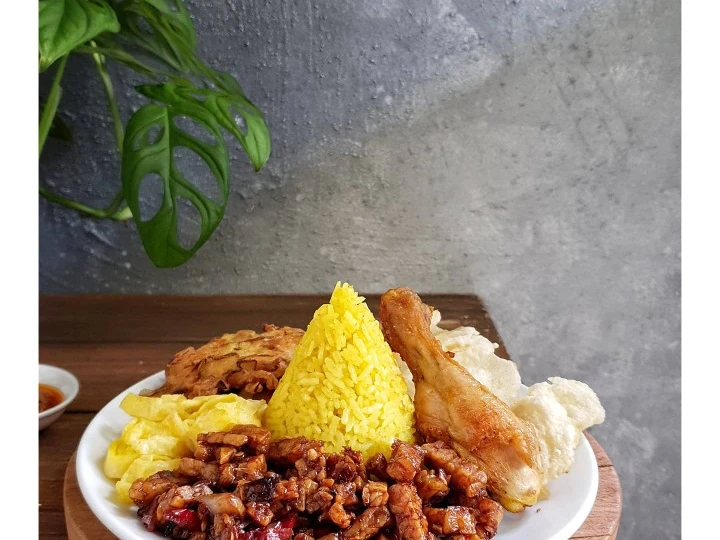 Langkah Mudah untuk Membuat Resep  Nasi Kuning Simpel Banget yang Lezat Sekali, Bikin Ketagihan