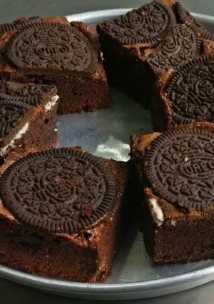 A picture of Oreo Brownies.