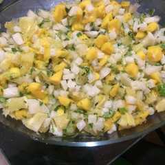 Una foto de Ensalada de jícama con mango