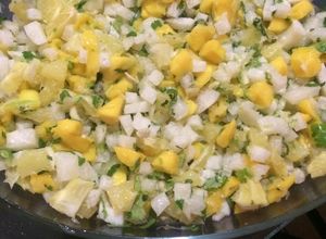 Una foto de Ensalada de jícama con mango