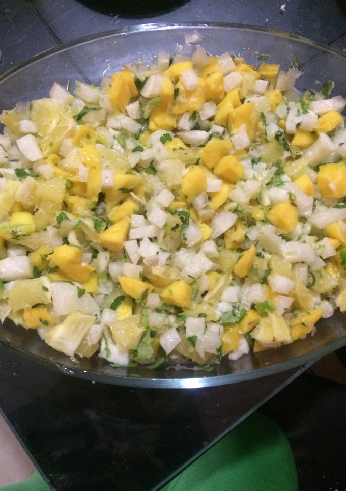 Una foto de Ensalada de jícama con mango