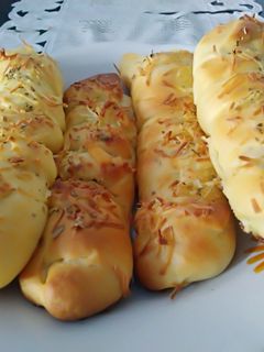Foto resep Roti isi sosis tabur keju oregano