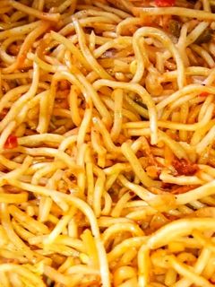 ভেজিটেবল চাউমিন (vegetable chow mein recipe in Bengali) রেসিপির প্রধান ছবি