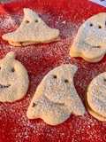 Fantasmi e zucche di frolla Halloween farcite con crema nocciola