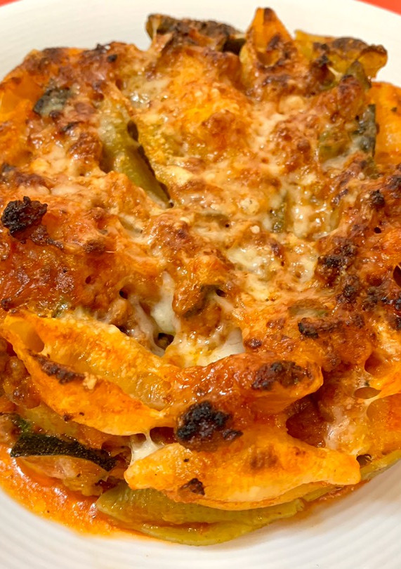 Una foto de Conchiglie con boloñesa de verduras y carne