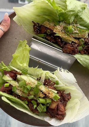 A picture of Korean Black Bean Chicken Lettuce Wraps.