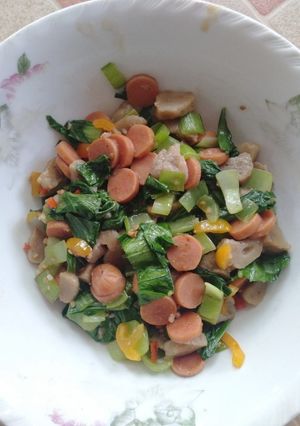 Foto resep Sawi Tumis Sosis Bakso