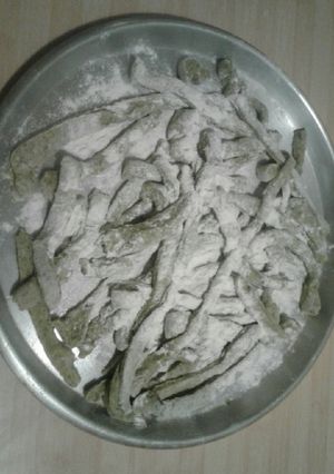 Una foto de Fideos caseros de espinacas al huevo