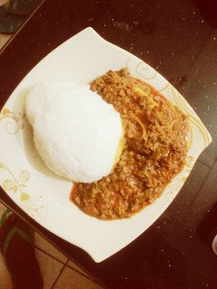 A picture of Tuwon shinkafa & Miyan Taushe.