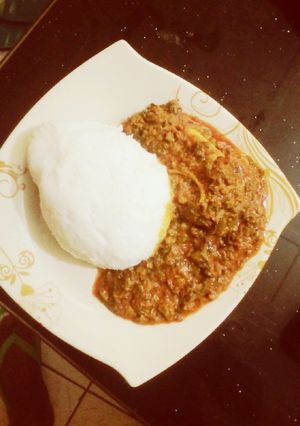 A picture of Tuwon shinkafa & Miyan Taushe.