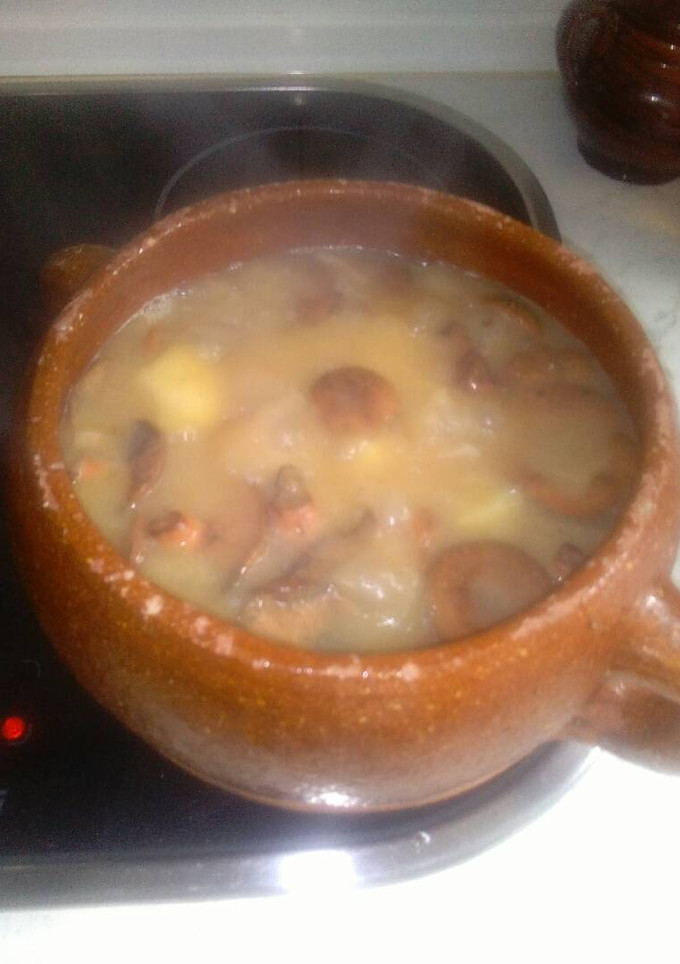 Una foto de Codillo con níscalos y patata ;-)