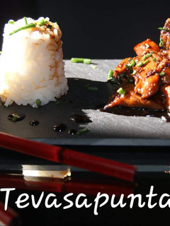 Una foto de Pollo Teriyaki con arroz 🥡