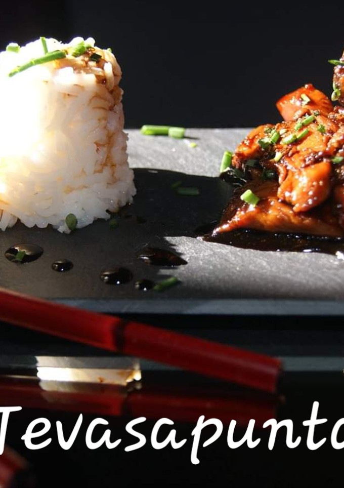 Una foto de Pollo Teriyaki con arroz 🥡