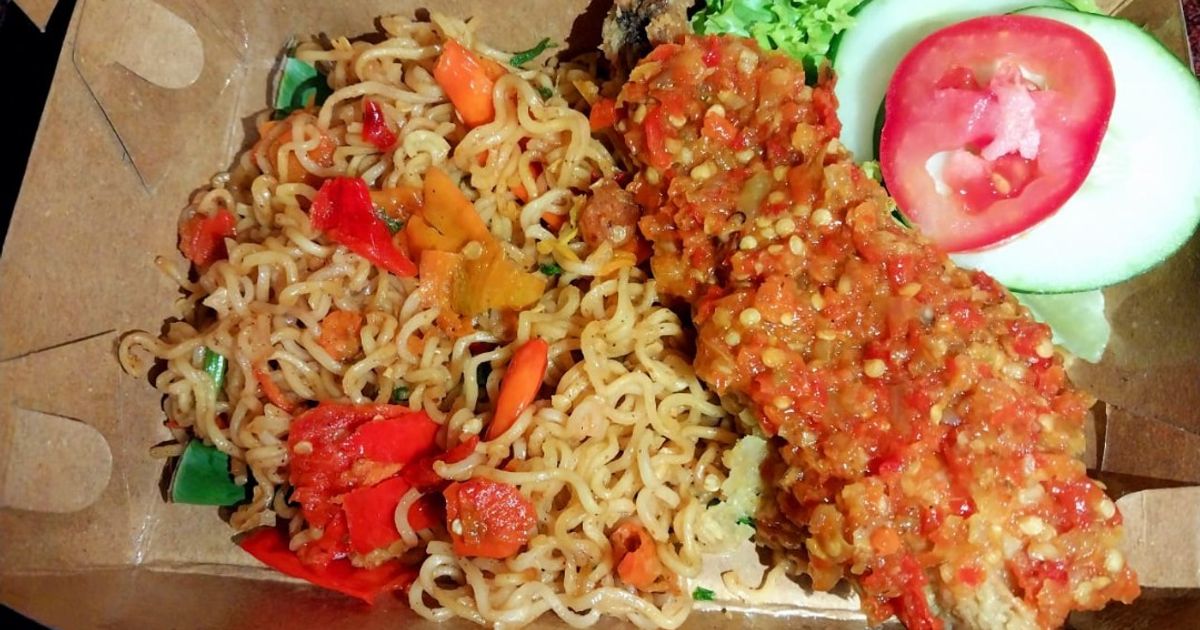 Mie level ayam geprek