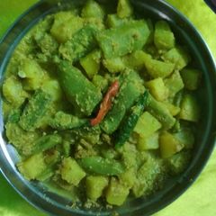 A picture of Jhinge aaloo posto.