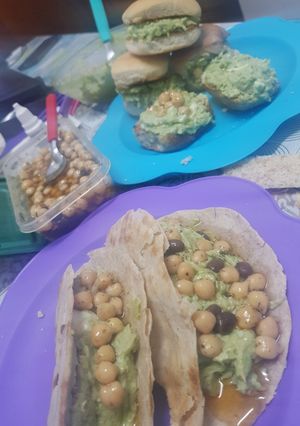 Una foto de Wrap/taco o sándwich de atún y palta
