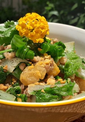 Hình của món Cải dún xào thịt xay tóp mỡ.