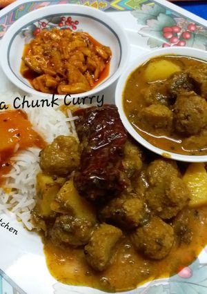 A picture of Soya Chunks Curry.