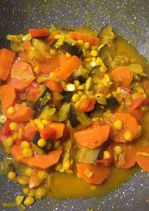 Zöldséges chana dhal (csicseriborsó) egyveleg recept fotója