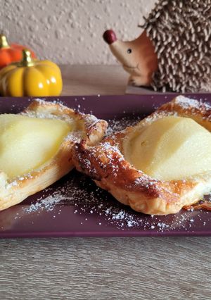 Mascarponés-túróval töltött körte leveles tészta ágyon recept fotója