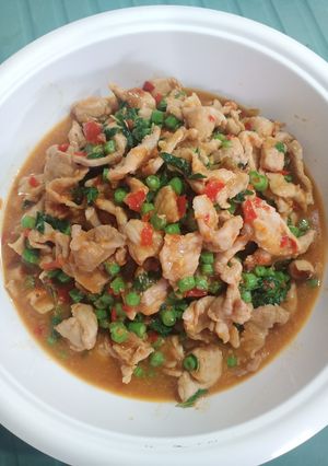 A picture of Pad Krapow with Sliced Pork.
