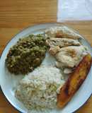Almuerzo de arvejas y pechuga a la naranja