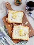 Tostada con huevo y queso