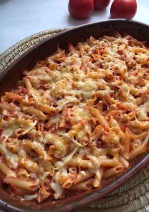 Una foto de Macarrones dos versiones: con boloñesa de soja texturizada o con atún