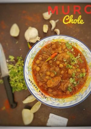A picture of Murg chole.