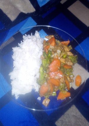 Una foto de Pollo con brócoli