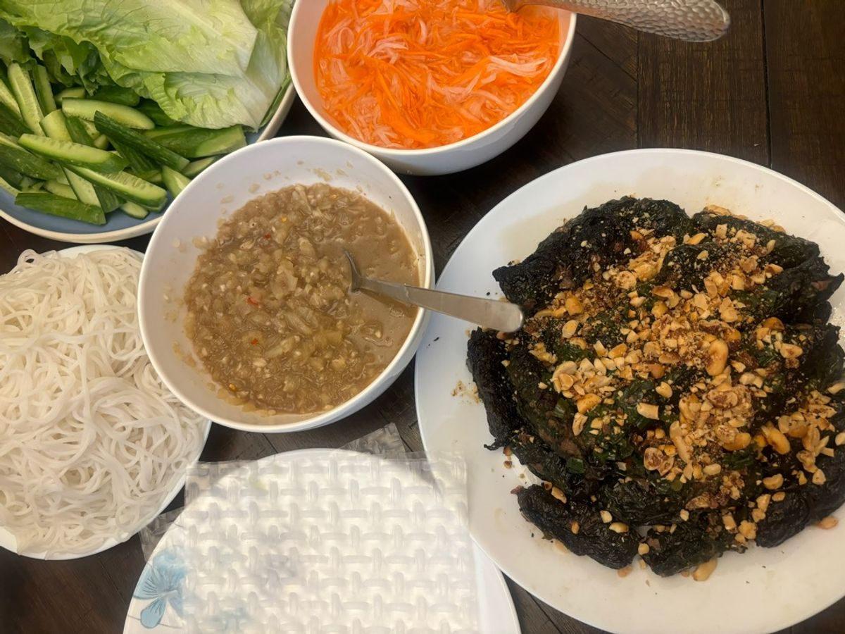 Bò lá lốt chấm mắm nêm