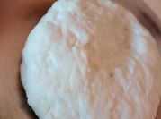 Una foto de masa para pascualina con aceite
