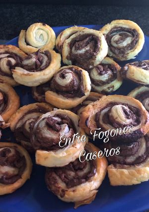 Una foto de Caracolas de hojaldre con chocolate