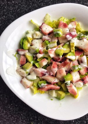 Foto principal de Ensalada de pulpo y aguacate 🥑 🐙