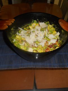 Una foto de Ensalada con aliño suizo