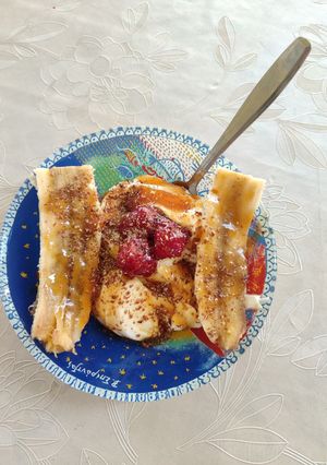 Φωτογραφία της συνταγής Banana split πρωινό με γιαούρτι