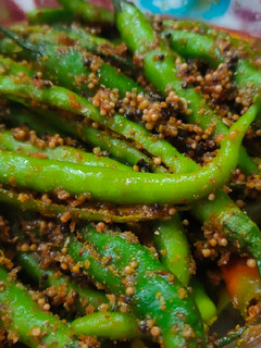हरी मिर्च का अचार (hari mirch ka achar recipe in Hindi) रेसिपी मुख्य फोटो