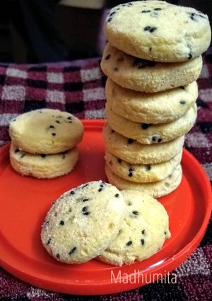 A picture of Kalonji (nigella) cookies.