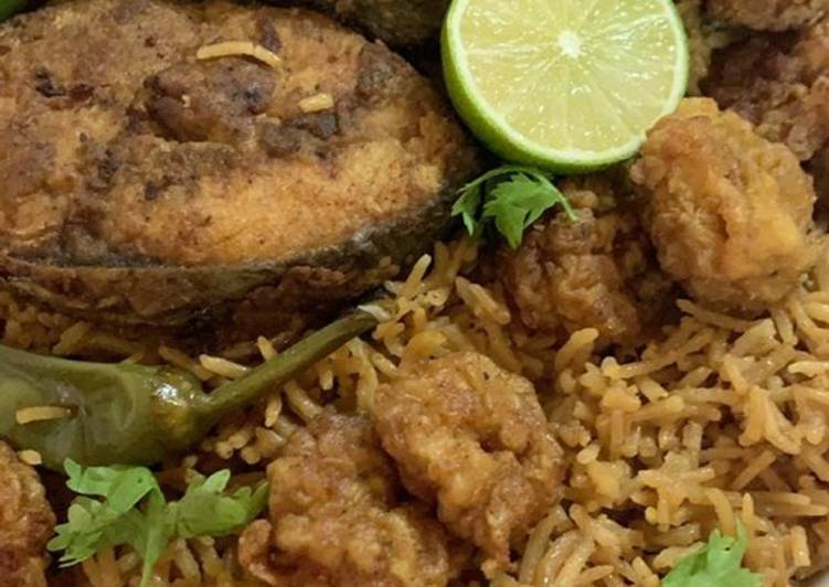 رز صياديه مع سمك مقلي وصوص الطحينيه