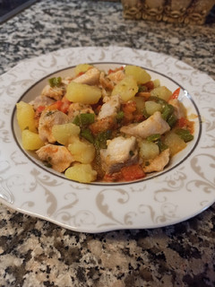 Una foto de Pollo con verduras. Muy rápido y fácil de hacer