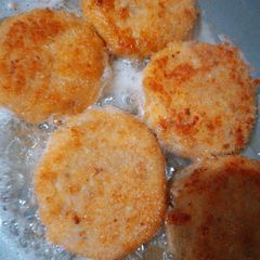 A picture of Alu n chicken ki tikki.