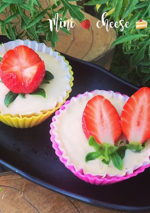 Hình của món Mini strawberry cheesecakes.