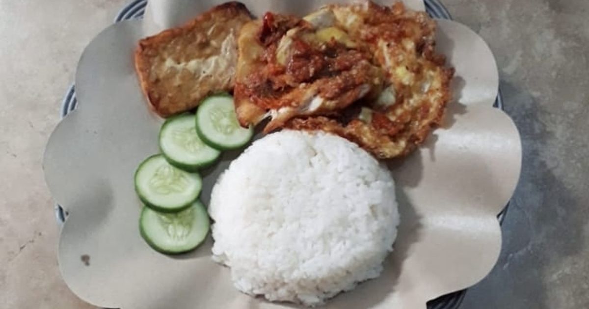 Ayam telur penyet